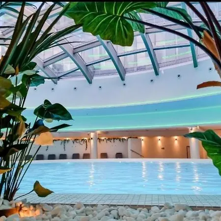 Hanza Tower Sky 22 Pool & Jacussi
